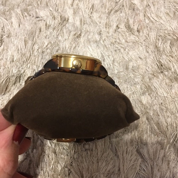 Michael Kors Tortiseshell Watch - Picture 3 of 7